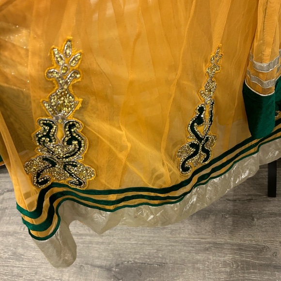 Elegant Green and Gold Women's Dress - Picture 4 of 6